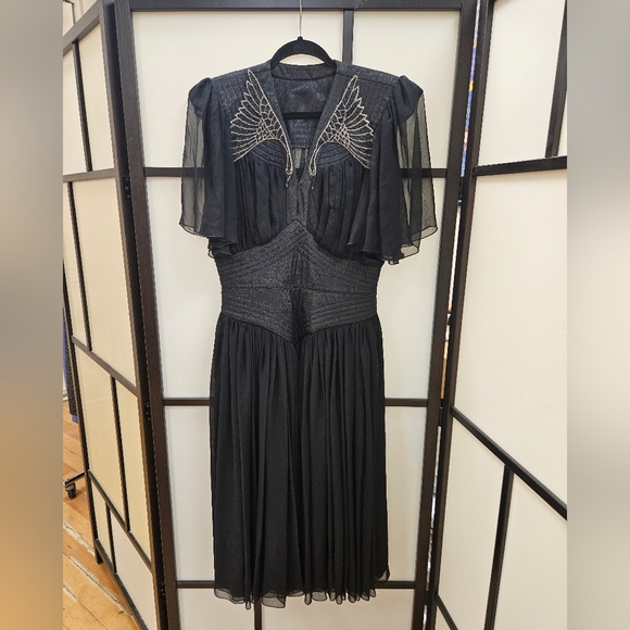 Beautiful swan detailed dress in black - Picture 1 of 5